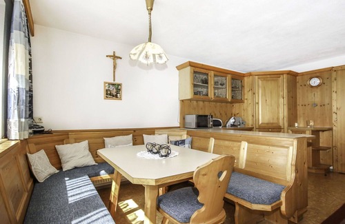 Flirsch House | Beautiful private villa for 10 guests with WIFI, TV, patio, pets allowed and parking