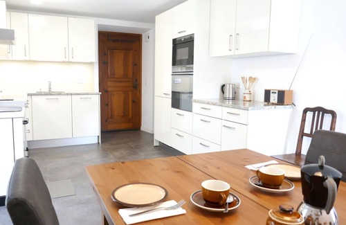 Grono House | Beautiful private villa for 5 people with WIFI, TV, patio, pets allowed and panoramic view