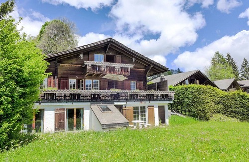 Schoenried House | Beautiful private villa for 12 people with WIFI, TV, patio, pets allowed, panoramic view and par.