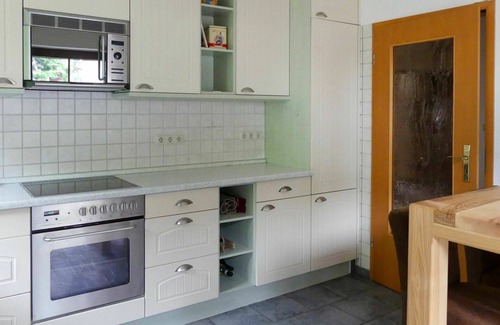 Murchin House | Beautiful private villa for 6 guests with WIFI, TV, terrace and parking