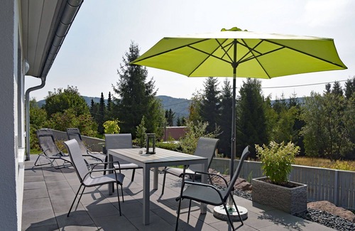 Goldlauter House | Beautiful private villa for 4 guests with WIFI, TV, terrace, pets allowed and parking