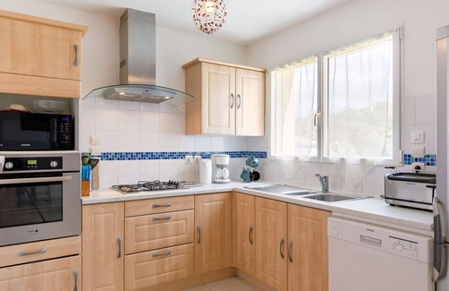 Kerlouan House | Beautiful private villa for 4 guests with WIFI, TV, terrace, pets allowed and parking