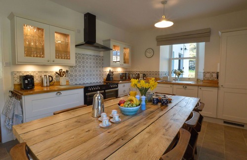 Lerags Villa | Beautiful private villa for 10 people with hot tub, WIFI, TV, patio, pets allowed and panoramic .