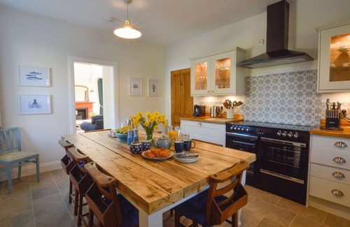 Lerags Villa | Beautiful private villa for 10 people with hot tub, WIFI, TV, patio, pets allowed and panoramic .