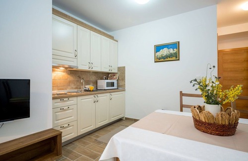 Senj House | Beautiful private villa for 12 guests with WIFI, private pool, TV, terrace, pets allowed and par.