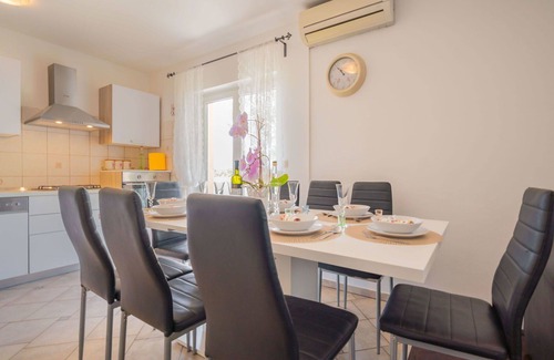 Drivenik House | Beautiful private villa with private pool, A/C, WIFI, TV, terrace, pets allowed and parking