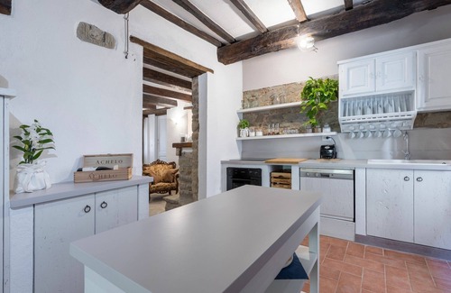 Pieve di Chio Villa | Beautiful private villa for 10 guests with WIFI, private pool, TV and parking, close to Cortona