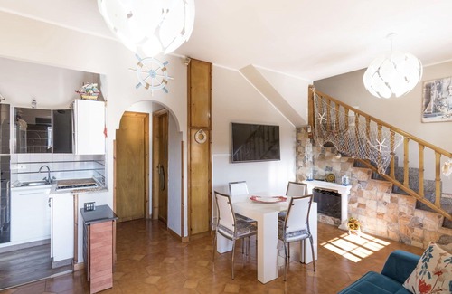 Lido dei Pini House | Beautiful private villa for 6 guests with A/C, WIFI, TV, patio and pets allowed