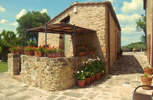 Asciano Villa | Beautiful private villa for 4 guests with A/C, WIFI, pool, TV and terrace