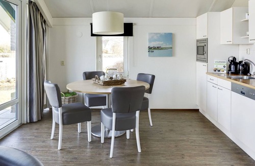 Municipality of Emmen House | Beautiful private villa for 2 guests with WIFI, pool, hot tub, TV, terrace and parking
