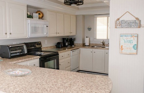 Biltmore Beach Condo | BEAUTIFUL PROPERTY OVER LOOKING THE BEACH ONE BEDROOM TWO FULL BATHS