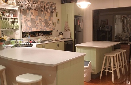 Maldon House | Beautiful Property- for longer stays sleeps