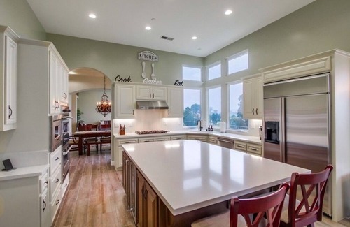Kit Carson House | Beautiful property overlooking vineyards and golf course. Lots of amenities!