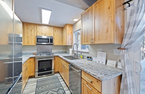 Truckee House | Beautiful Prosser Estates House Hot Tub!