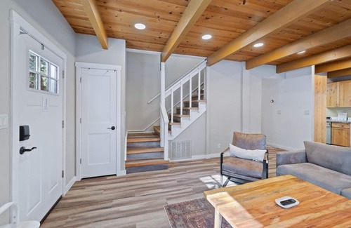 Truckee House | Beautiful Prosser Estates House Hot Tub!