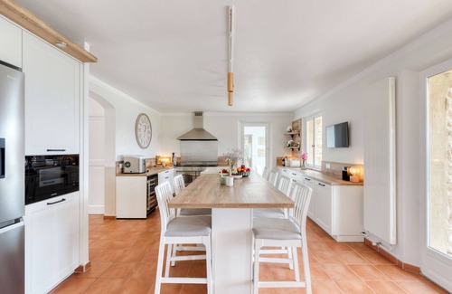 Viens House | Beautiful Provencal Bastide - panoramic view of the Luberon - heated pool