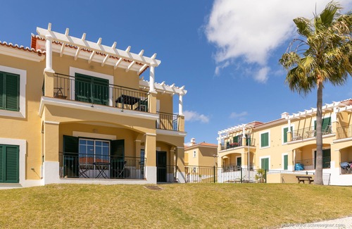 Alporchinhos Apartment | Beautiful apartment in a quiet location with sea views