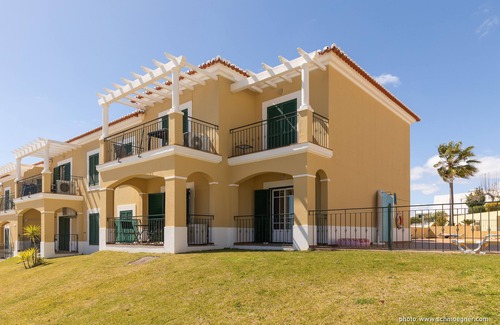 Alporchinhos Apartment | Beautiful apartment in a quiet location with sea views