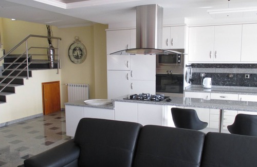 Vila Praia de Ancora Villa | Beautiful villa with terrace and garden, near the beach with beautiful ocean view