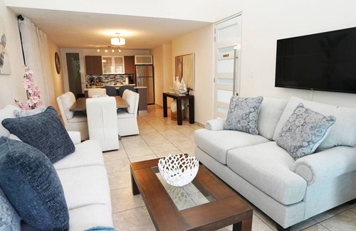 Sardinera Apartment | Beautiful Quiet and Luxurious Apartment Overviewing the Renaissance Marina!