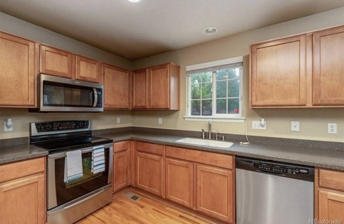 Aurora House | Beautiful quiet bedroom nearby Walmart and hospital