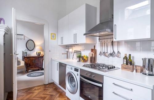 Palace District Apartment | Beautiful, quiet, central flat with A/C, 2-6 people, 76 m2