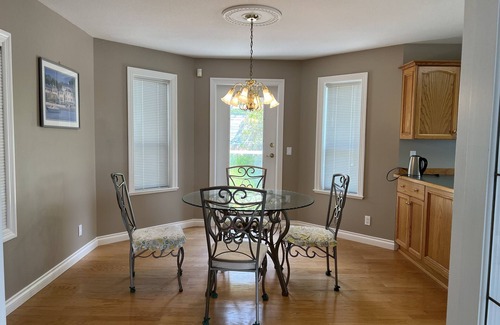 Anmore House | Beautiful, Quiet, Comfortable Vacation Second Suite