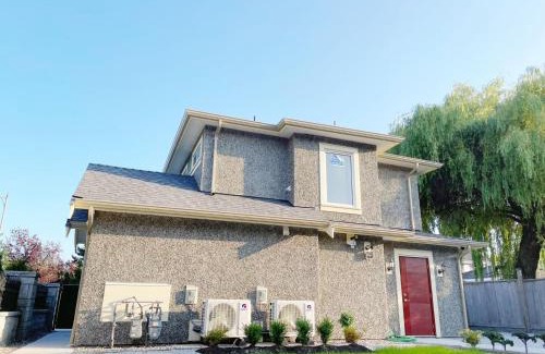 Arbutus Ridge Villa | Beautiful, quiet house for vacation and enjoyment