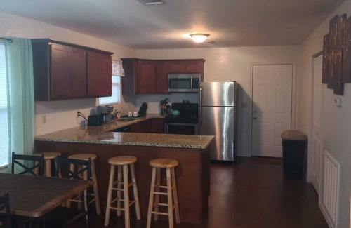 Hinton House | Beautiful-Quiet-Modern-Fast Internet 2br 1ba w/ fenced yard