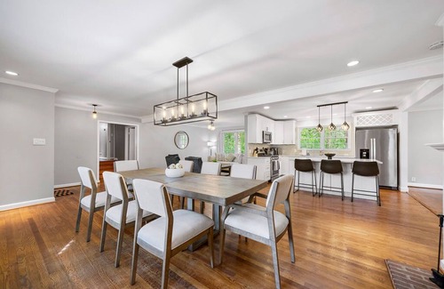 Sandy Springs House | Beautiful & Quiet Newly Renovated 4 Bedroom Retreat