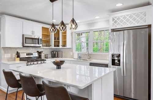 Sandy Springs House | Beautiful & Quiet Newly Renovated 4 Bedroom Retreat