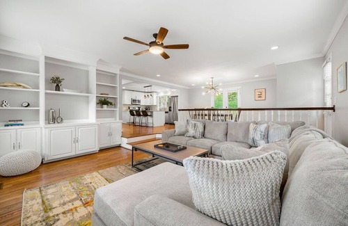 Sandy Springs House | Beautiful & Quiet Newly Renovated 4 Bedroom Retreat