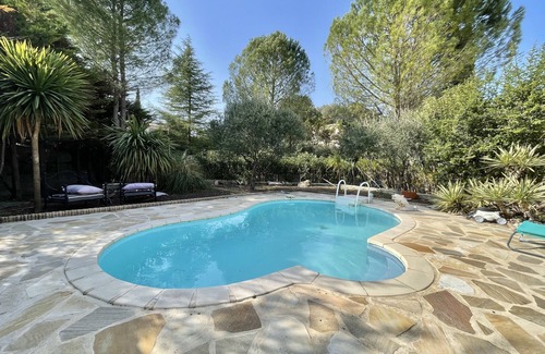 Poulx Villa | Beautiful, quiet villa, not overlooked, 10 minutes from Nîmes!