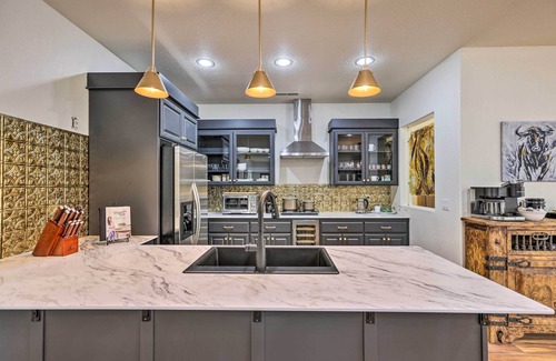 Powell Butte House | Beautiful Ranch Home w/Cascade Mountain View