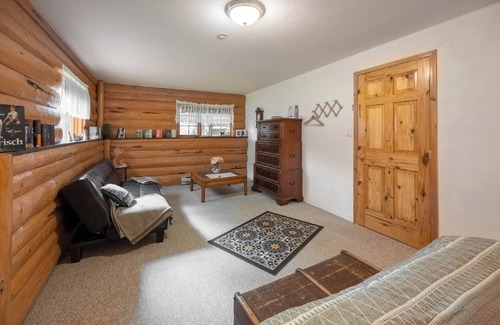 Deka Lake Bed & Breakfast | Beautiful Ranch stay for up to 10 people