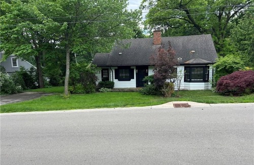 Aldershot House | Beautiful Ravine Home