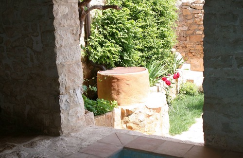 Rocallaura House | Beautiful Recently Renovated Farmhouse with Pool
