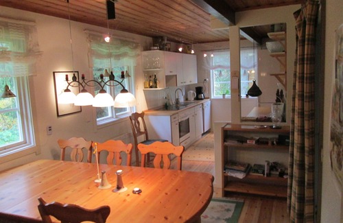 Vimmerby Municipality House | Beautiful red Sweden house in the woods with lake but also your location