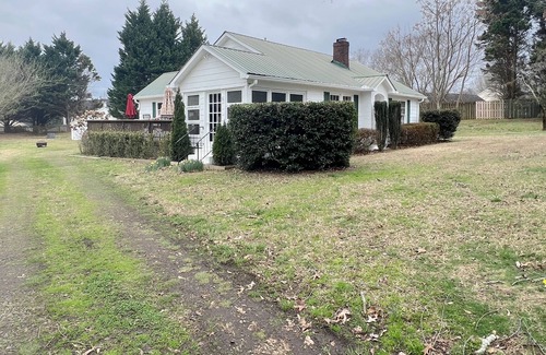 Cumming House | Beautiful, refurbished 1920's home on acreage