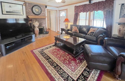 Cumming House | Beautiful, refurbished 1920's home on acreage