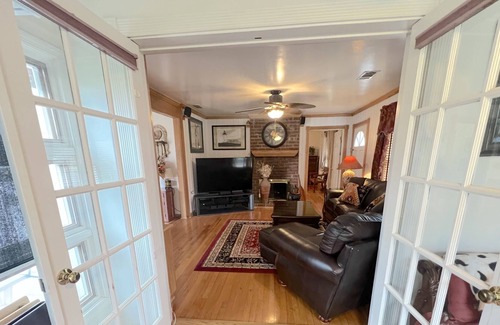 Cumming House | Beautiful, refurbished 1920's home on acreage