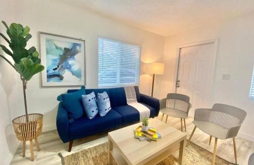 Buena Vista House | Beautiful & Relax Family House 2/1- Free Parking