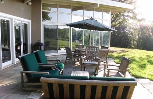 Charlottesville House | Beautiful, Relaxing Getaway for Family and Friends