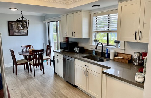 Brighton House | Beautiful relaxing home 4BR/3BA near Light Rail