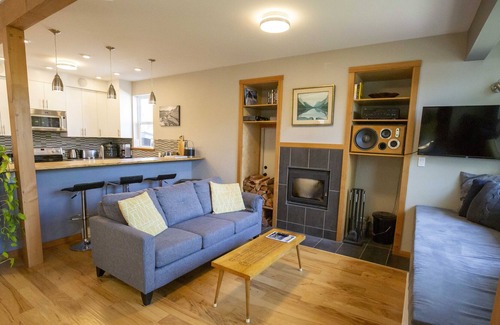 Cumberland House | Beautiful relaxing modern 3 BR new home in Cumberland village - month rental