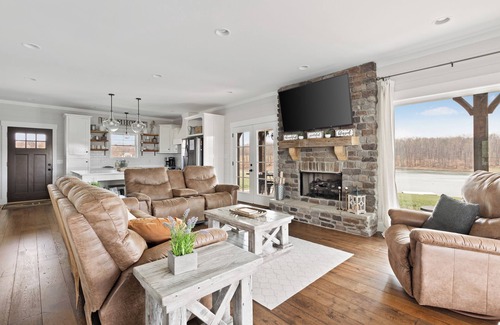 Mammoth Cave House | Beautiful Relaxing House w a private lake joining the Mammoth Cave National Park