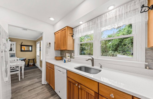 Tarpon Pond House | Beautiful Remodeled Cottage! Screened Porch w/Water Views! Perfect Location! Amenity Cards!