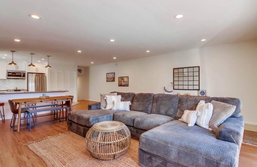 Ocean Beach Apartment | Beautiful Remodel & Spacious One Level