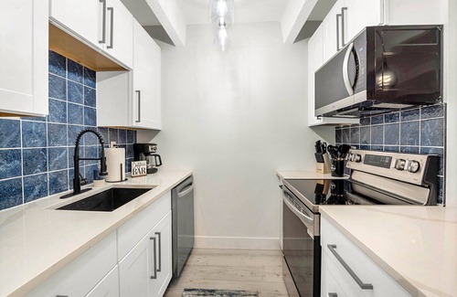 Englewood Condo | Beautiful remodeled 1-bedroom condo in Littleton/Englewood with Pool