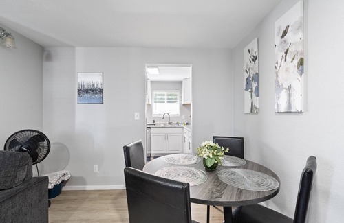 South Westside Apartment | Beautiful remodeled 2 bedroom, walking distance from Downtown with AC